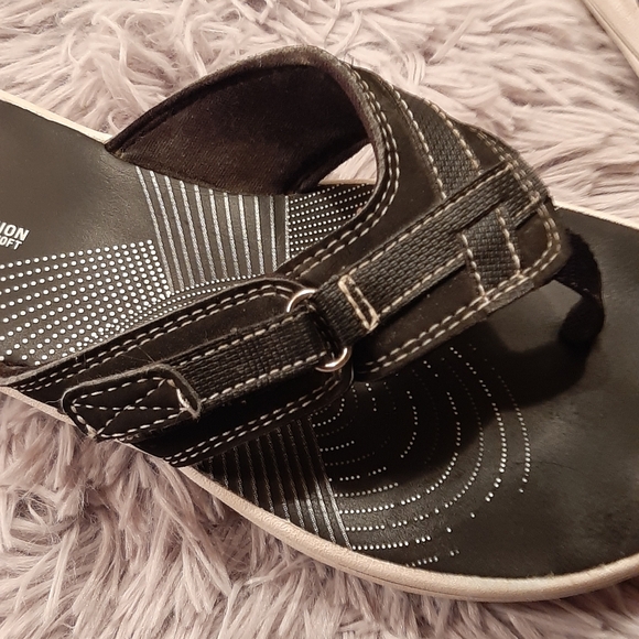 Clarks® Cloudsteppers Women's Flip Flop Sandals Black Size 7 - Picture 4 of 10